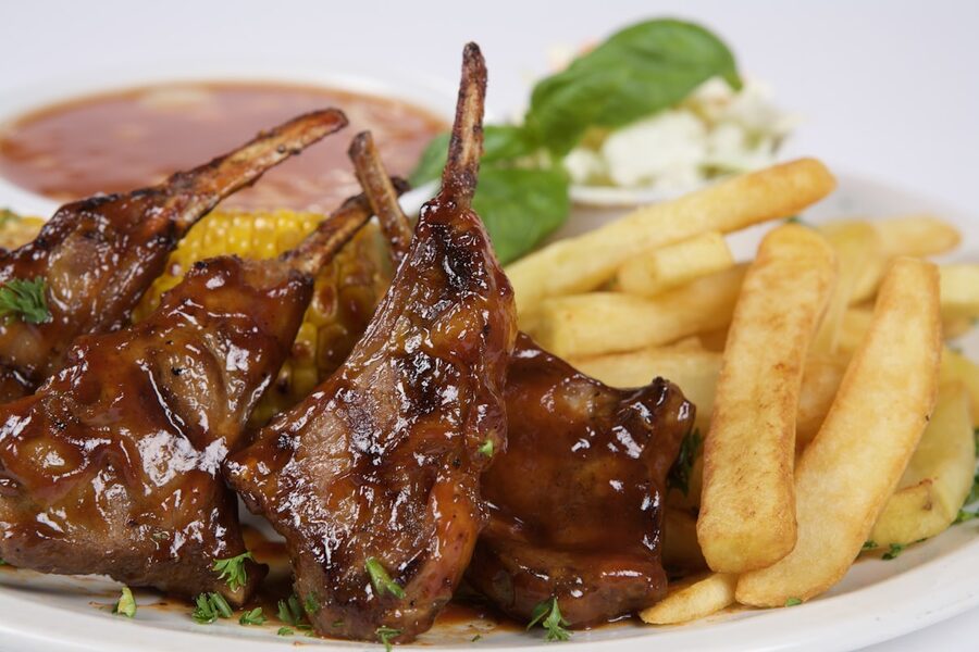 Lamb chops with seasoned fries